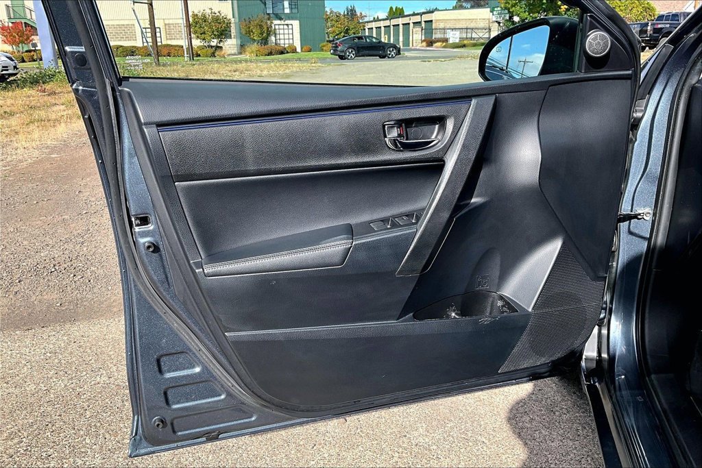Used 2017 Toyota Corolla SE FWD image 22