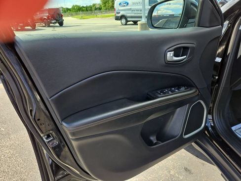 Used 2018 Jeep Compass Limited w/ Navigation Group AWD/4WD image 14