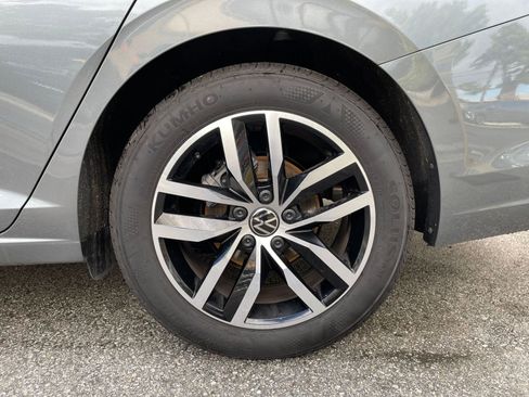 Used 2025 Volkswagen Jetta SE image 31