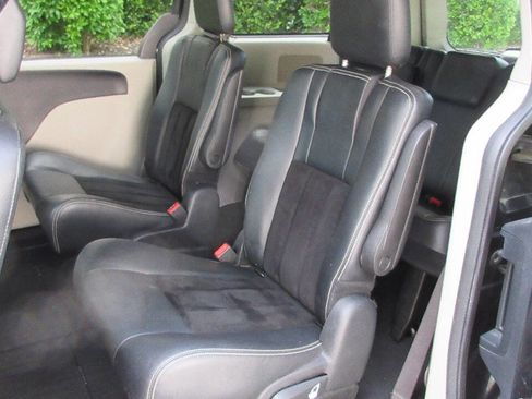 Used 2017 Dodge Grand Caravan SXT FWD image 14
