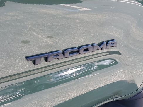 Used 2021 Toyota Tacoma SR5 w/ Trail Edition image 8