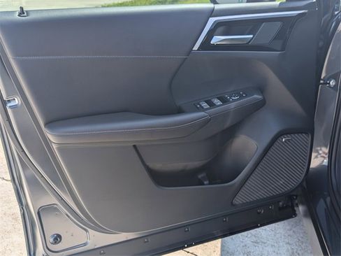 New 2025 Mitsubishi Outlander SE image 10