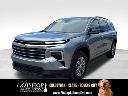 Used 2025 Chevrolet Traverse LT w/ Driver Confidence Package AWD/4WD image 9