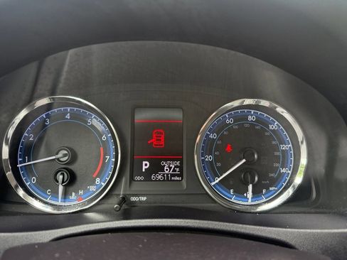Used 2019 Toyota Corolla LE FWD image 14