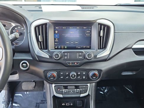 Used 2024 GMC Terrain SLT image 15