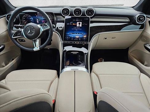 Used 2025 Mercedes-Benz GLC 300 image 16