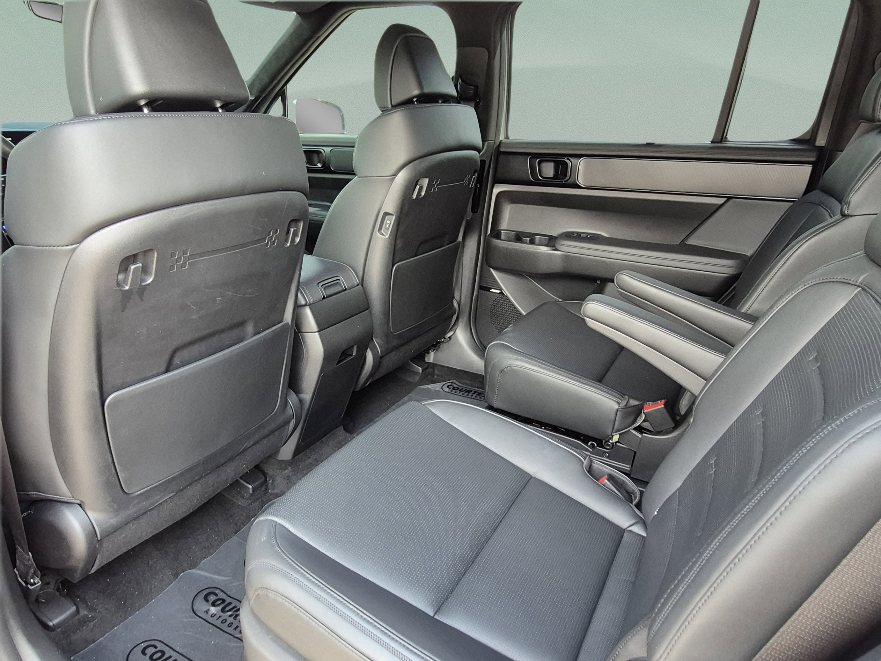 Used 2024 Hyundai Santa Fe Calligraphy AWD/4WD image 18