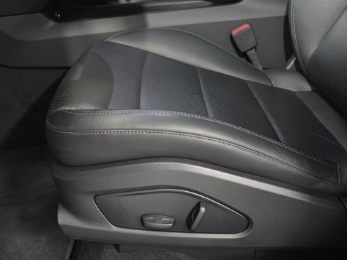Certified 2025 Porsche Macan Electric RWD image 24
