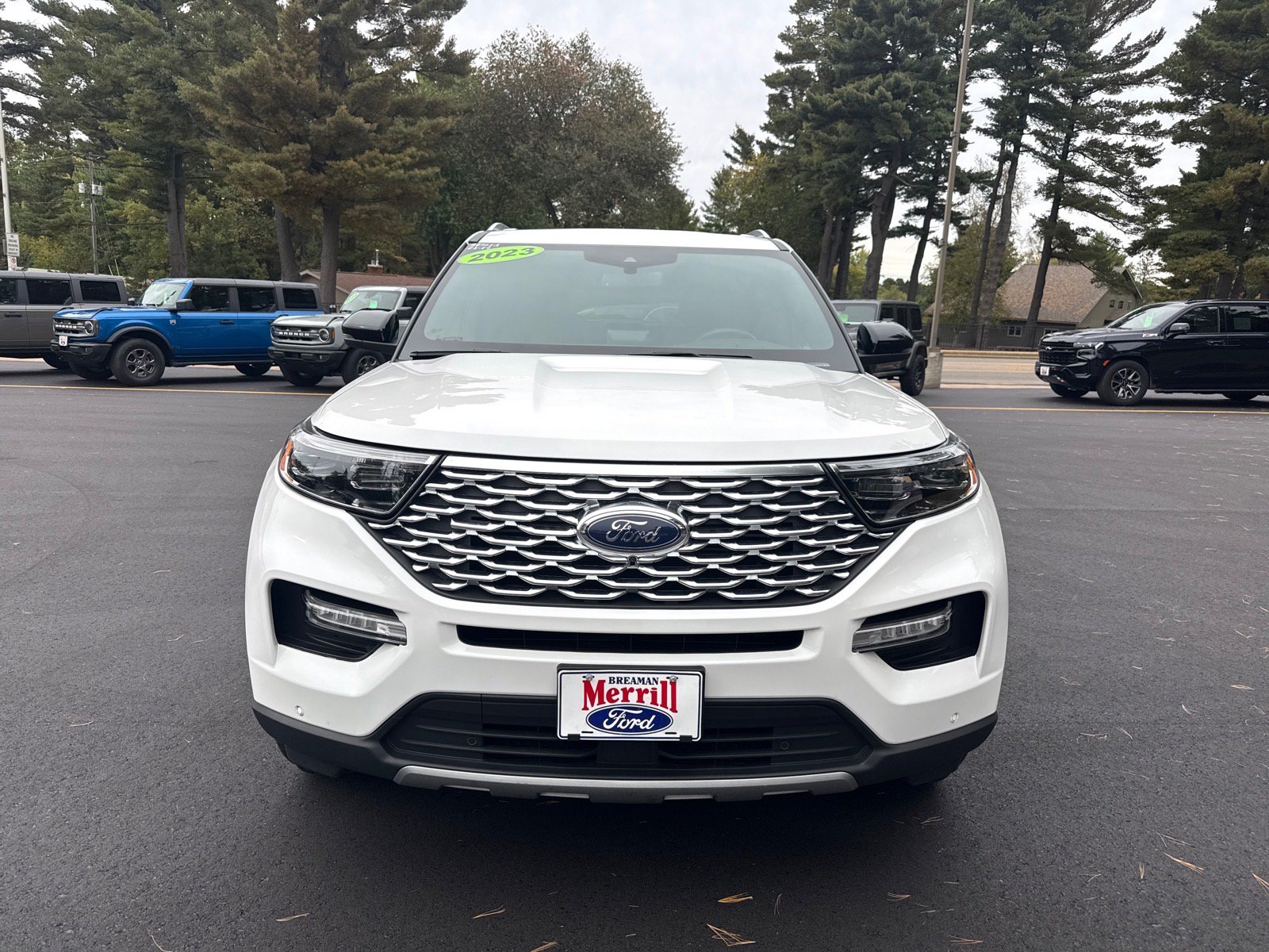Used 2023 Ford Explorer Platinum w/ Technology Package AWD/4WD image 2