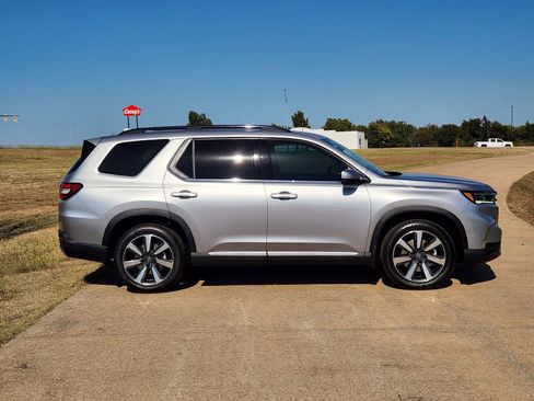 New 2025 Honda Pilot Touring image 7