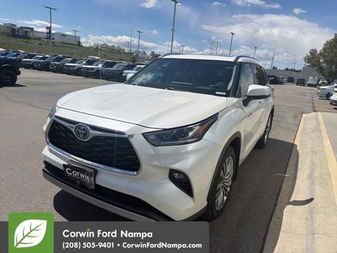 Used 2021 Toyota Highlander Platinum AWD/4WD image 3