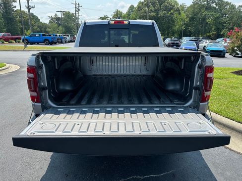 Used 2019 RAM 1500 Laramie AWD/4WD image 19