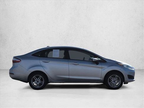 Used 2019 Ford Fiesta SE image 4