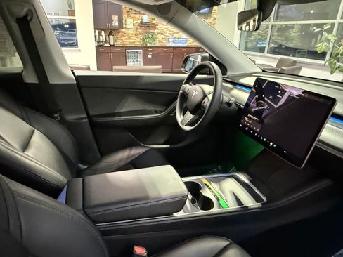 Used 2021 Tesla Model Y Performance image 19