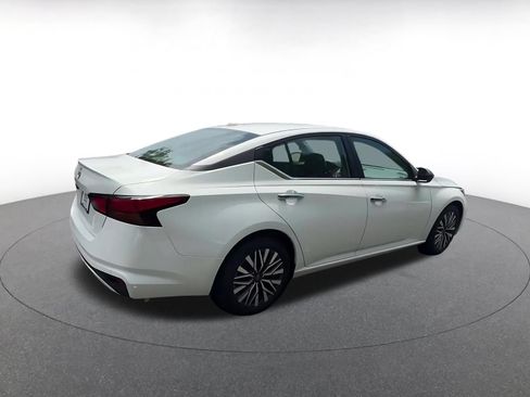 Used 2025 Nissan Altima 2.5 SV FWD image 15