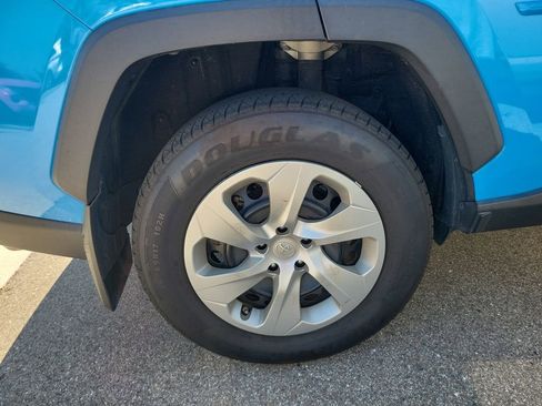 Used 2021 Toyota RAV4 LE image 7