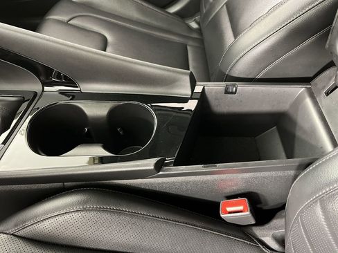 Used 2025 Hyundai Elantra Limited image 21