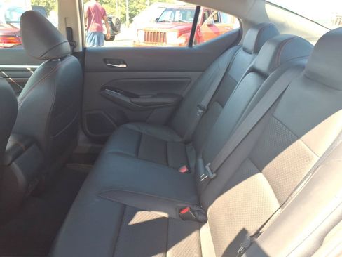 Used 2023 Nissan Altima 2.5 SR FWD image 9