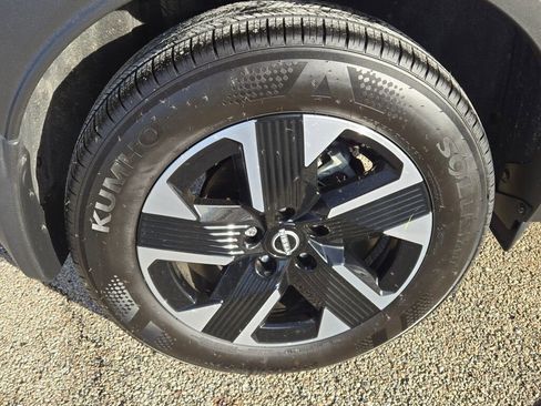 Used 2025 Nissan Kicks SV image 11