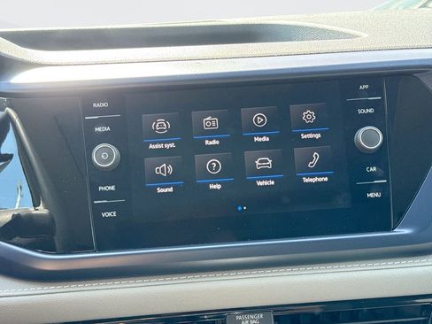 Used 2023 Volkswagen Taos SE w/ Panoramic Sunroof Package FWD image 20