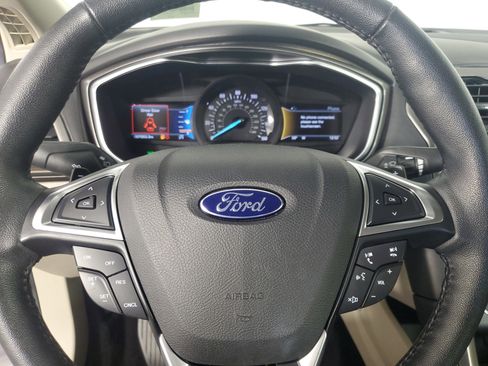 Used 2017 Ford Fusion SE w/ Fusion SE Technology Package image 23