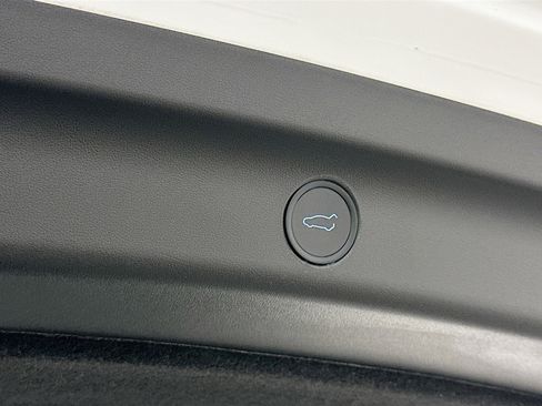 Used 2021 Tesla Model Y Long Range image 29