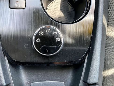 Used 2025 Nissan Rogue SV AWD/4WD image 26