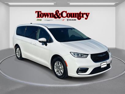 Used 2023 Chrysler Pacifica Touring-L