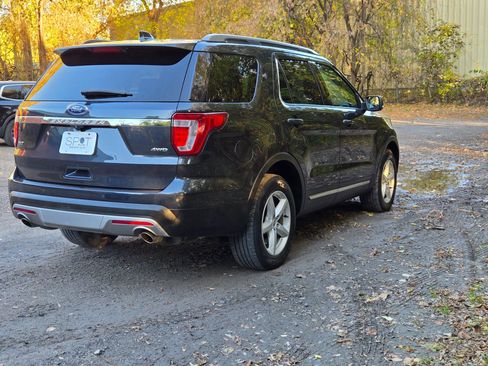 Used 2017 Ford Explorer XLT w/ Equipment Group 202A AWD/4WD image 7