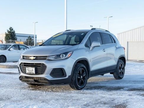 Used 2020 Chevrolet Trax LT w/ LT Convenience Package image 3