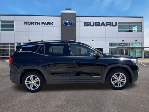 Used 2019 GMC Terrain SLE w/ Driver Convenience Package FWD image 4