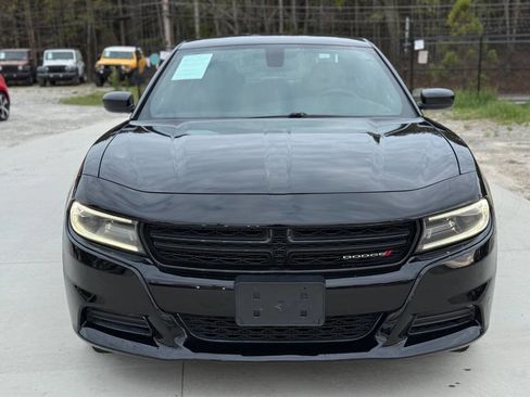 Used 2019 Dodge Charger SXT RWD image 2