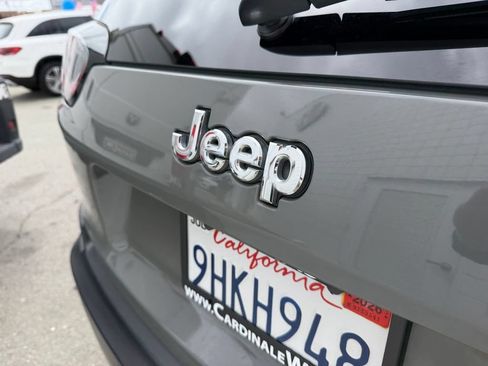 Used 2020 Jeep Cherokee Limited FWD image 12