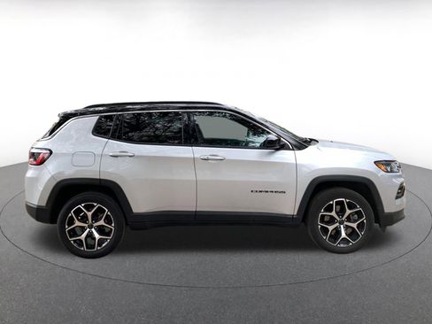 Used 2025 Jeep Compass Limited image 8