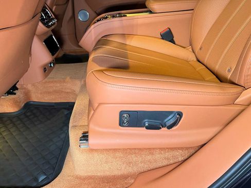 Used 2022 Bentley Bentayga AWD/4WD image 22