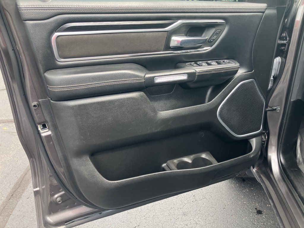 Used 2023 RAM 1500 Laramie AWD/4WD image 11