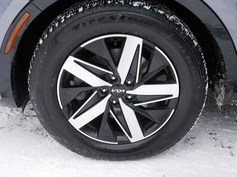 Certified 2022 Kia Sorento S w/ Panoramic Sunroof Package image 15