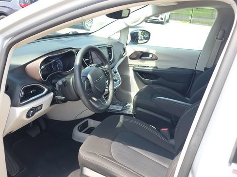 Used 2024 Chrysler Voyager LX FWD image 22