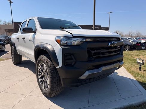 Used 2025 Chevrolet Colorado Trail Boss AWD/4WD image 6