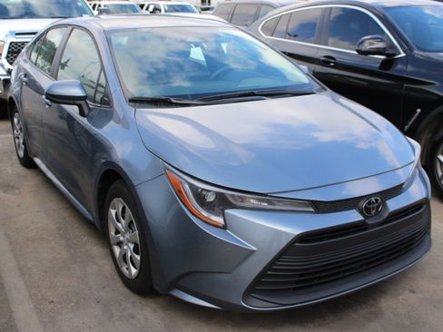 Used 2026 Toyota Corolla LE FWD image 2