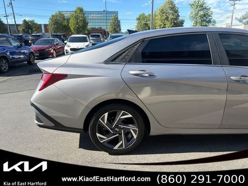 Used 2024 Hyundai Elantra SEL w/ Convenience Package FWD image 7