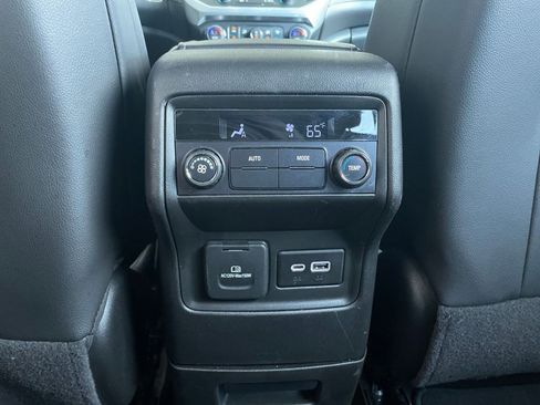 Used 2023 GMC Acadia SLT image 24