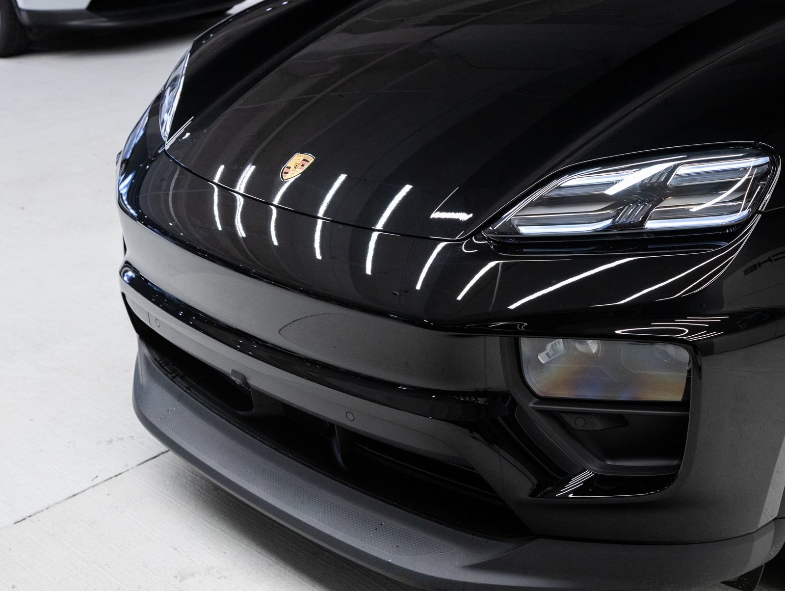 Certified 2026 Porsche Macan 4 Electric AWD/4WD image 31