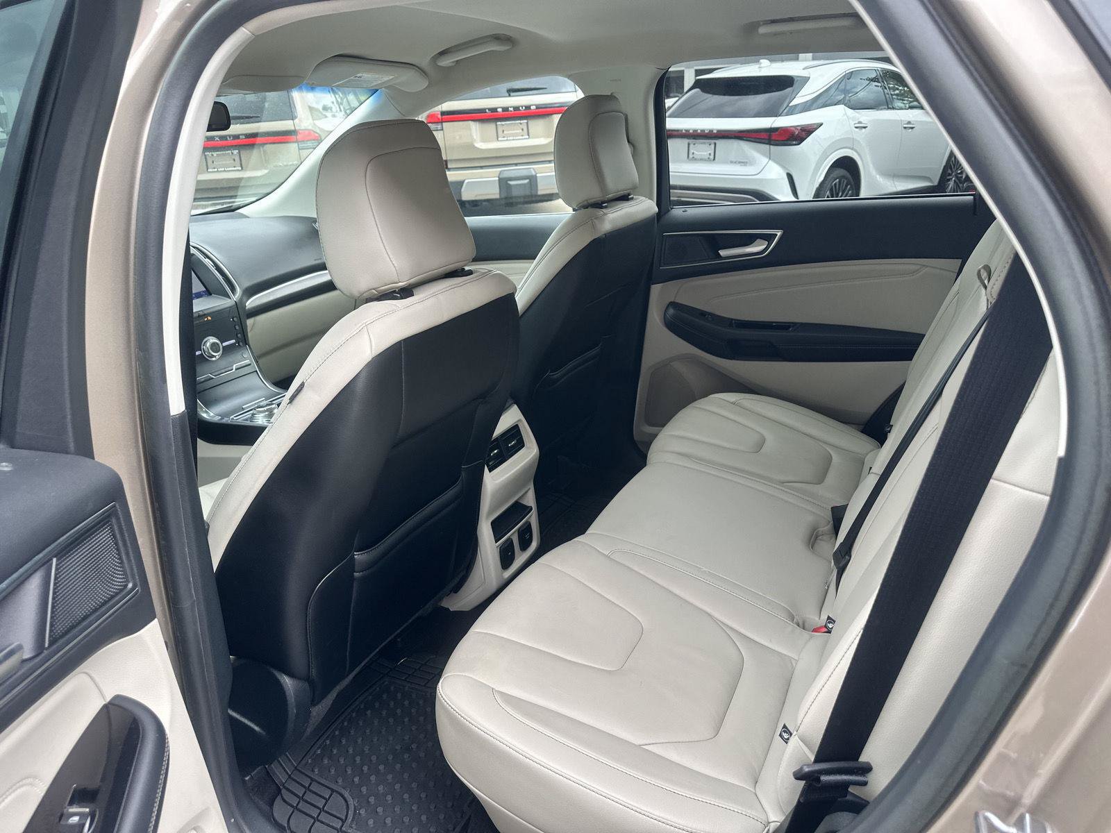 Used 2020 Ford Edge Titanium FWD image 17