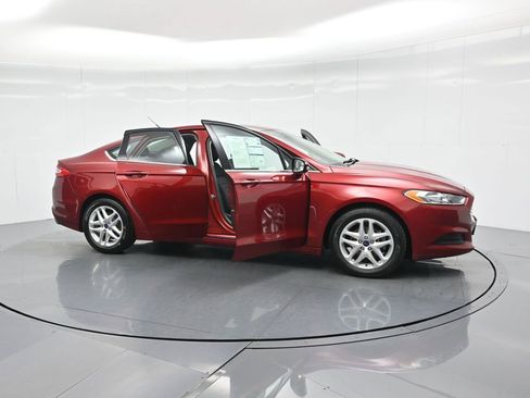 Used 2016 Ford Fusion SE FWD image 31