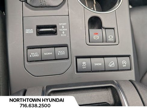 Used 2022 Toyota Highlander XLE image 17