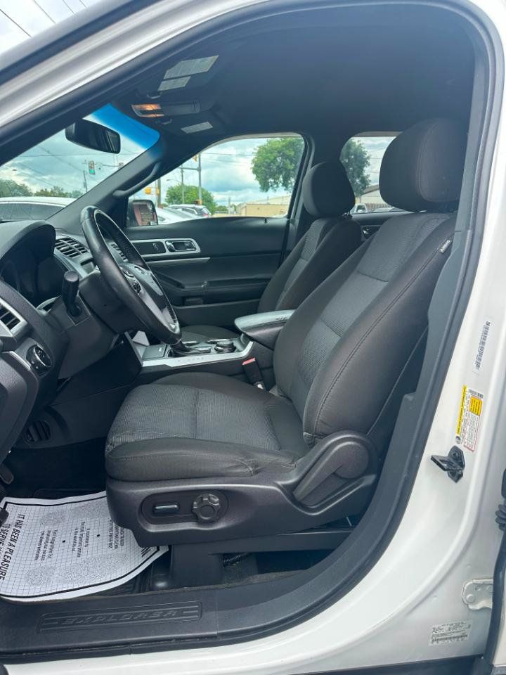 Used 2014 Ford Explorer XLT w/ Equipment Group 201A AWD/4WD image 13