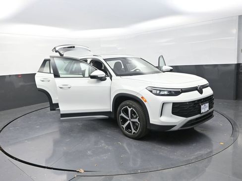 New 2026 Volkswagen Tiguan SE AWD/4WD image 29