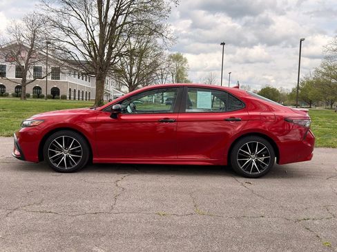 Used 2021 Toyota Camry SE image 39