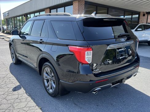 Used 2023 Ford Explorer XLT w/ Equipment Group 202A AWD/4WD image 8
